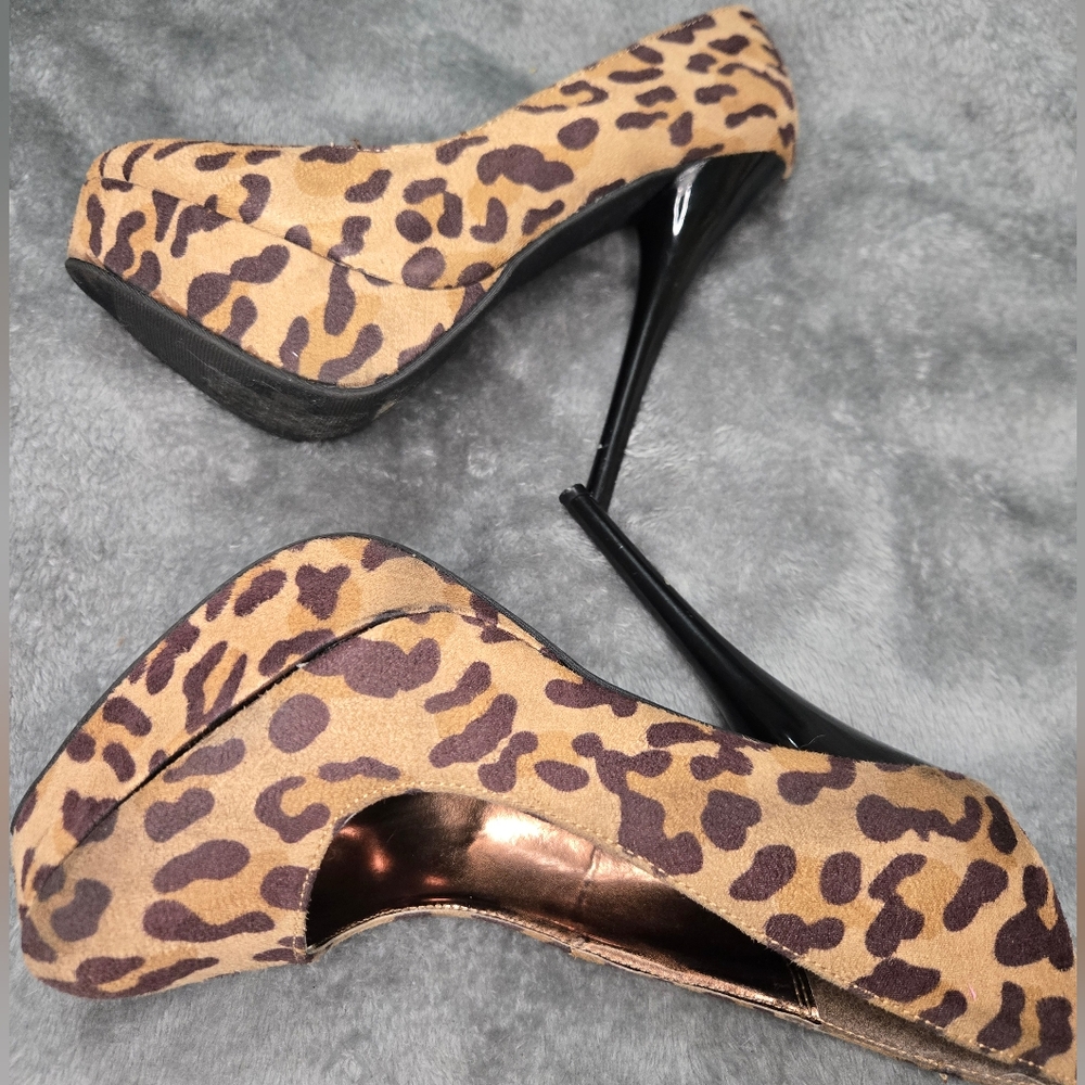 Charlotte Russe Leopard Heels size 6 - Picture 8 of 9